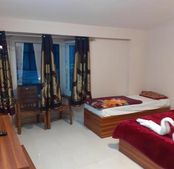 اتاق استاندارد سه نفره, Happystay Rooms And Cottages