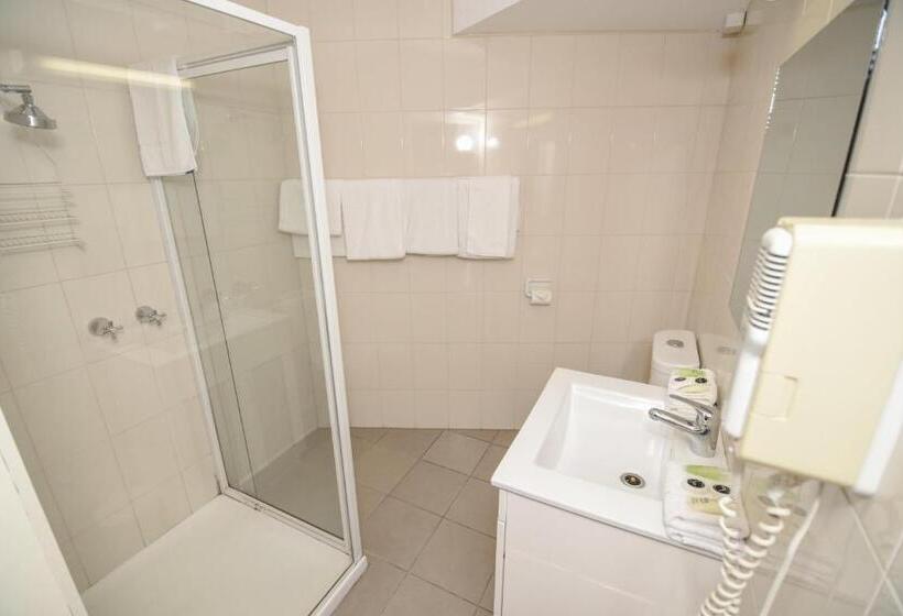 패밀리 룸, Dandenong Motel