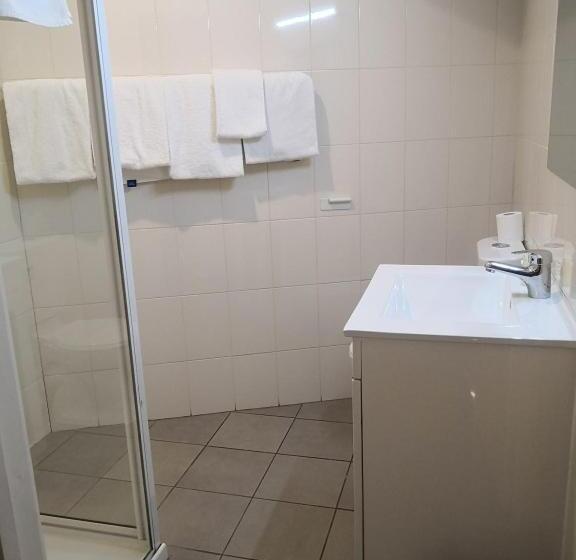 패밀리 룸, Dandenong Motel