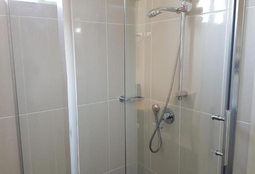 디럭스 룸, Dandenong Motel
