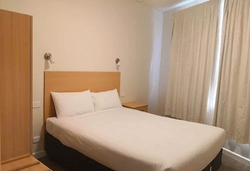 패밀리 룸, Dandenong Motel