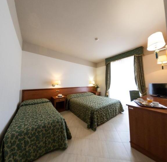 اتاق کلاسیک سه تخته, Grand Hotel Elite