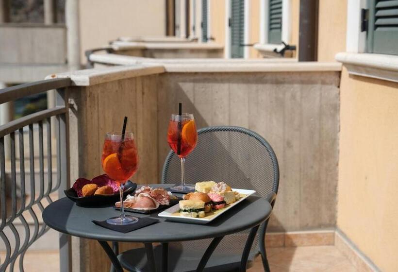 اتاق استاندارد با تراس, Grand Hotel Elite