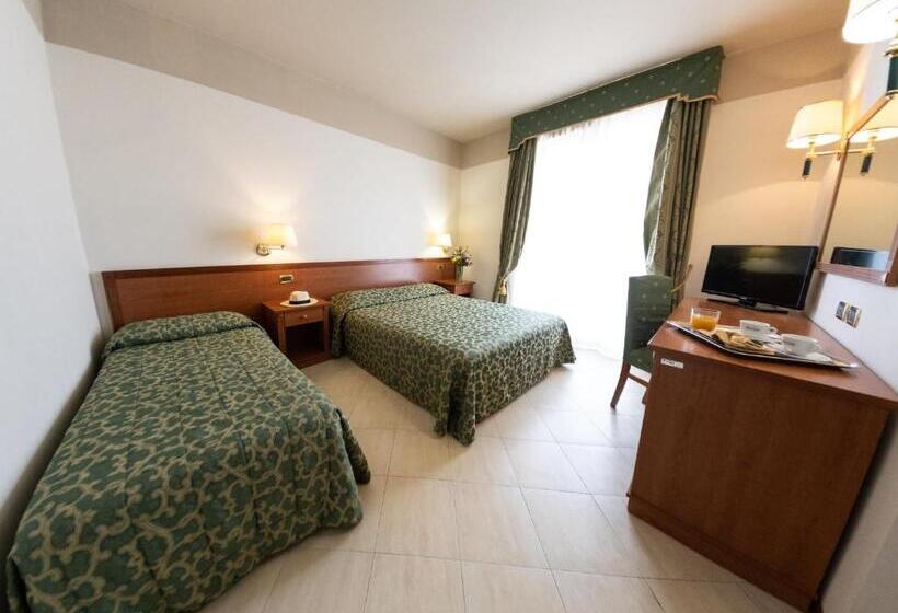 اتاق استاندارد با تراس, Grand Hotel Elite