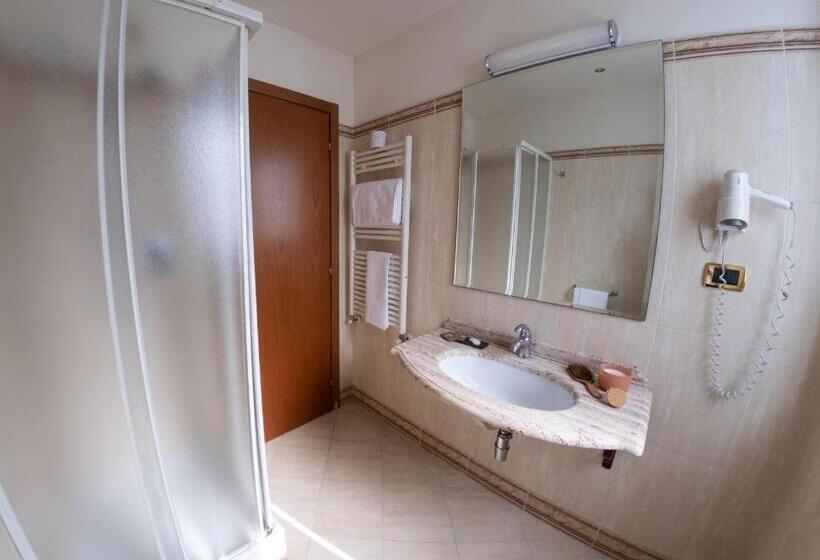 اتاق استاندارد با تراس, Grand Hotel Elite