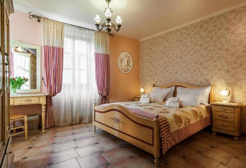 اتاق استاندارد سه نفره, Monte Cristo