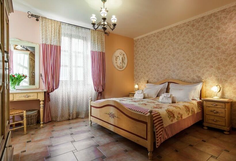اتاق استاندارد سه نفره, Monte Cristo