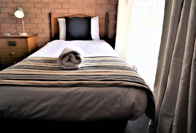 Семейный Номер, Golden Chain Aalana Motor Inn