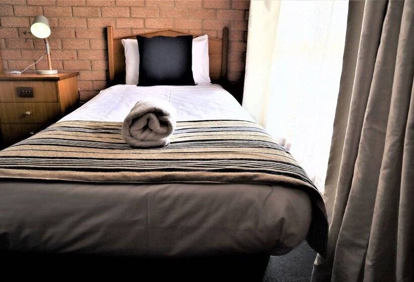 Семейный Номер, Golden Chain Aalana Motor Inn