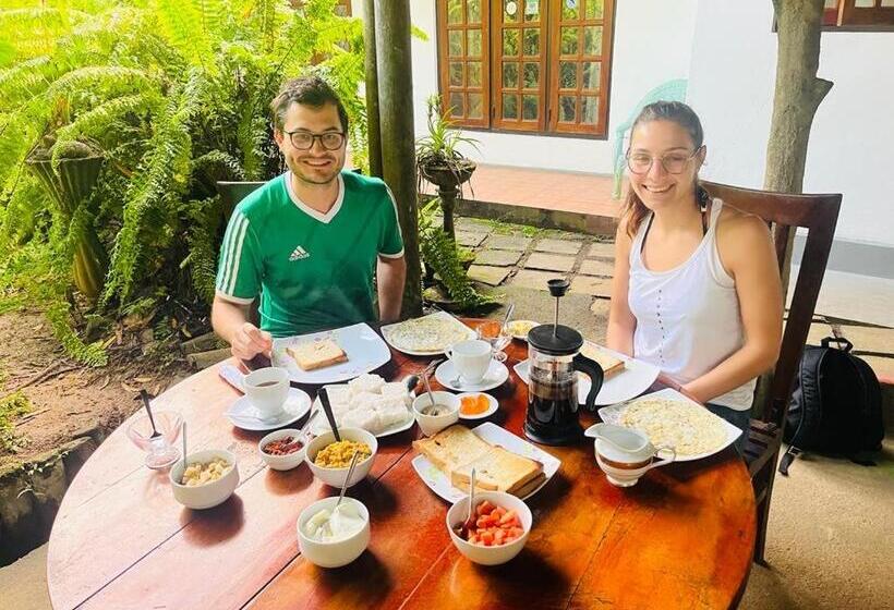 Номер Стандарт, Sinharaja Tour Hostel