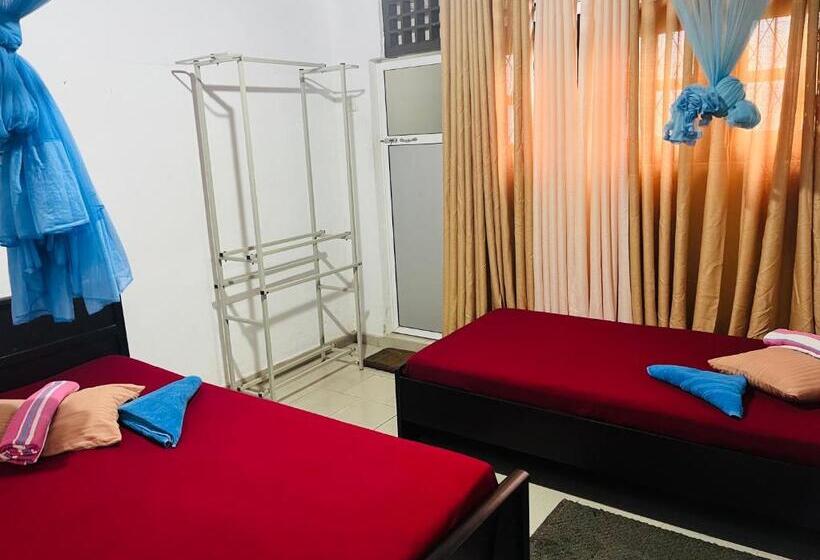 Номер Стандарт, Sinharaja Tour Hostel