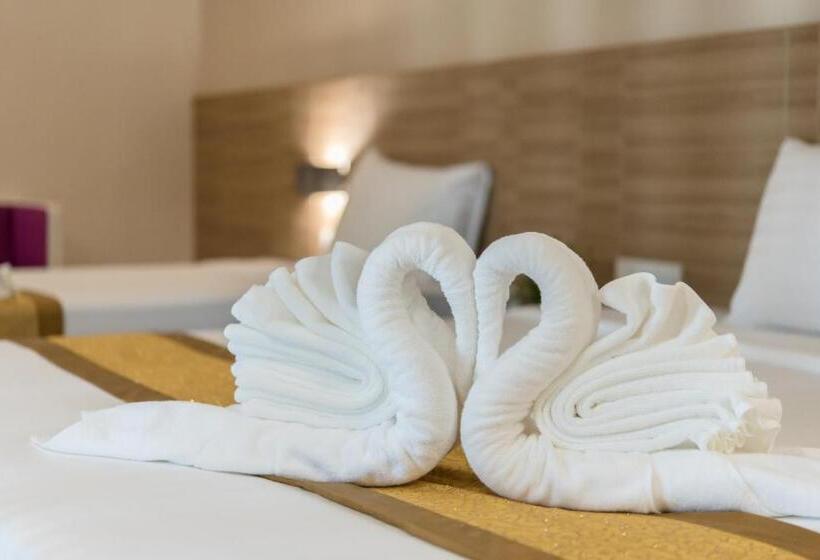 디럭스 트리플 룸, Paragon Grand Resort