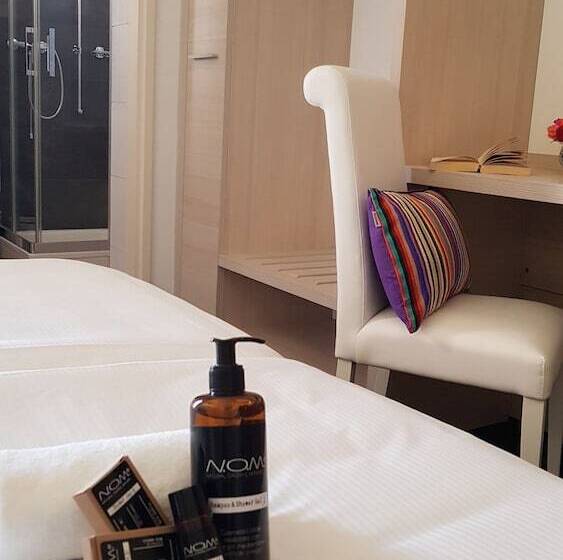 اتاق استاندارد با چشم‌انداز دریاچه, @ Home Hotel Locarno
