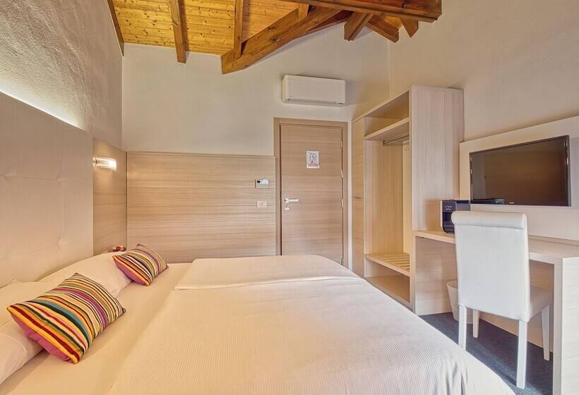 اتاق استاندارد با چشم‌انداز دریاچه, @ Home Hotel Locarno