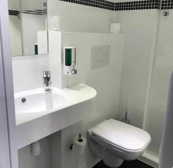 Семейный Номер, Brit Hotel Marvejols