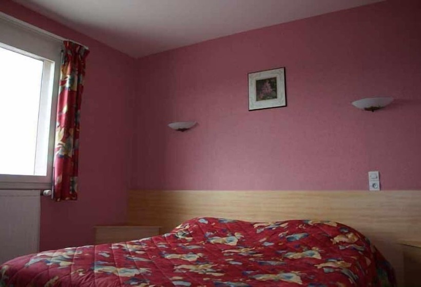Номер Стандарт, Hôtel De Courteilles