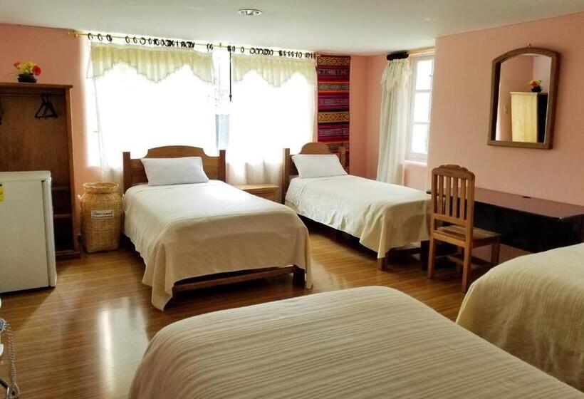 4인용 스탠다드 룸, Travellers Inn