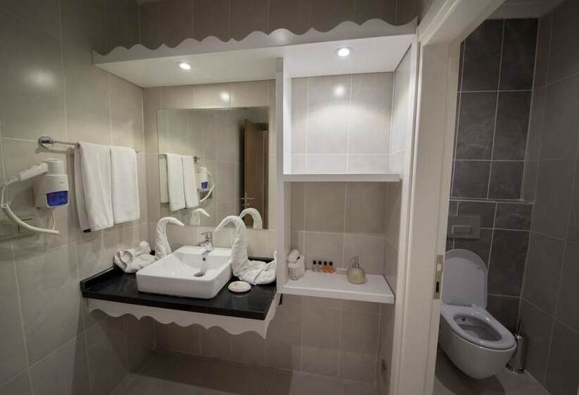 سوئیت با تخت بزرگ, Yeniceri City