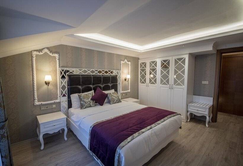 سوئیت با تخت بزرگ, Yeniceri City