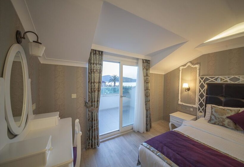 سوئیت با تخت بزرگ, Yeniceri City