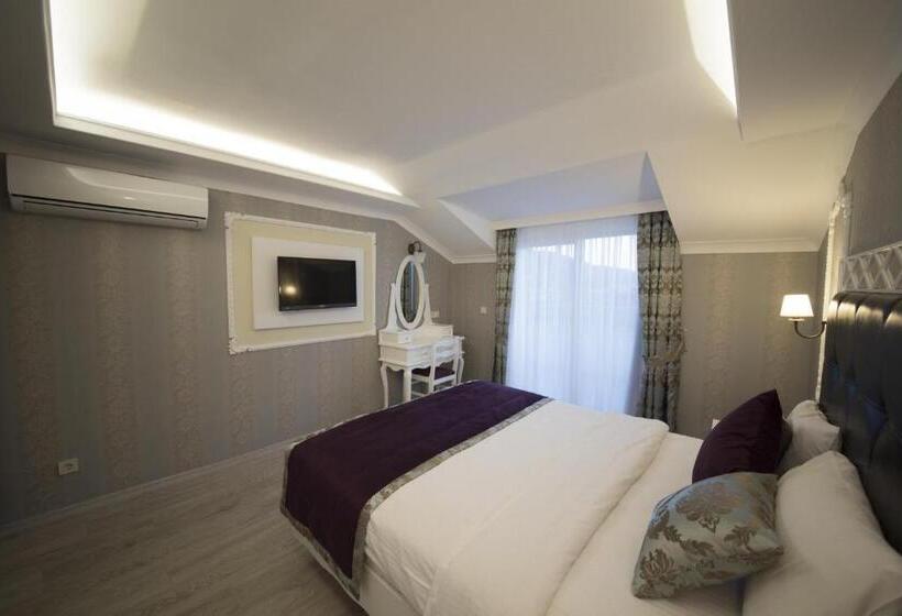 سوئیت با تخت بزرگ, Yeniceri City