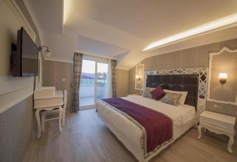 سوئیت با تخت بزرگ, Yeniceri City