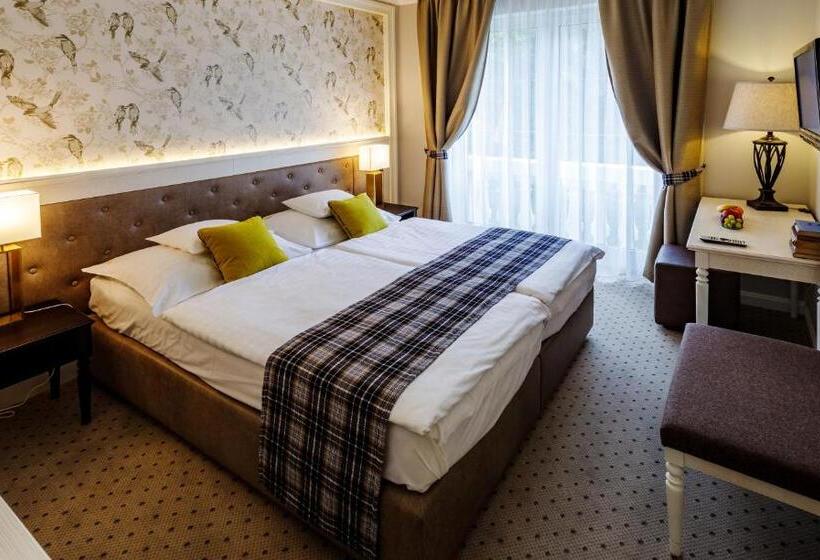 سوییت, Villa Medici Hotel & Restaurant