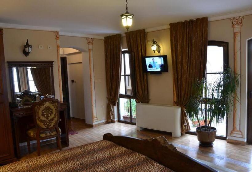 سوییت, Boutique Hotel Boris Palace & Restaurant