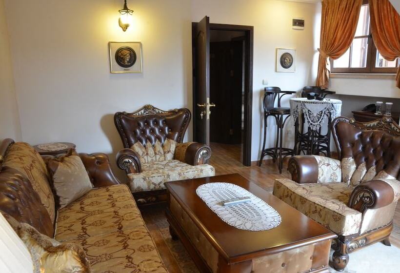 سوییت, Boutique Hotel Boris Palace & Restaurant