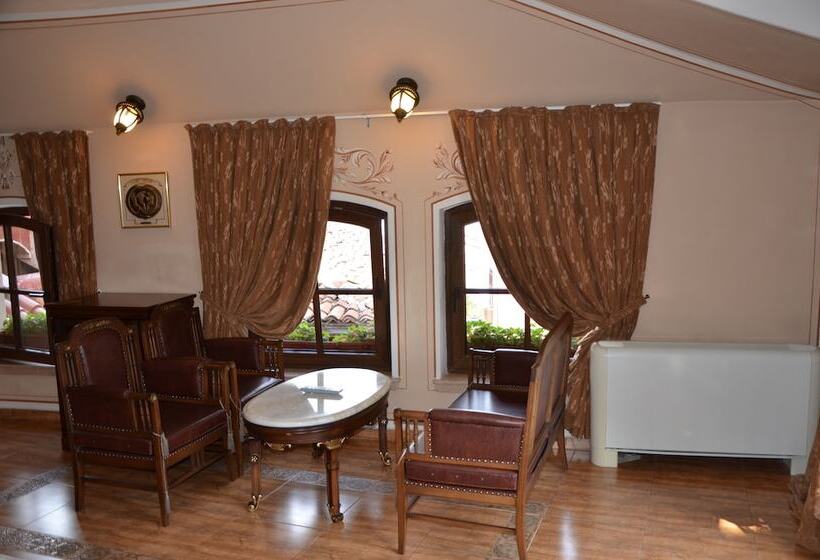 استودیوی استاندارد, Boutique Hotel Boris Palace & Restaurant