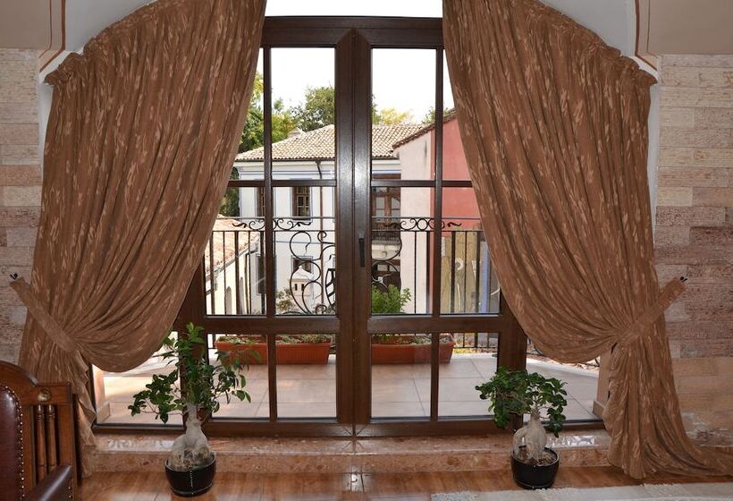استودیوی استاندارد, Boutique Hotel Boris Palace & Restaurant