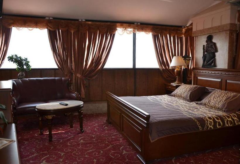 سوییت با چشم‌انداز پانوراما, Boutique Hotel Boris Palace & Restaurant