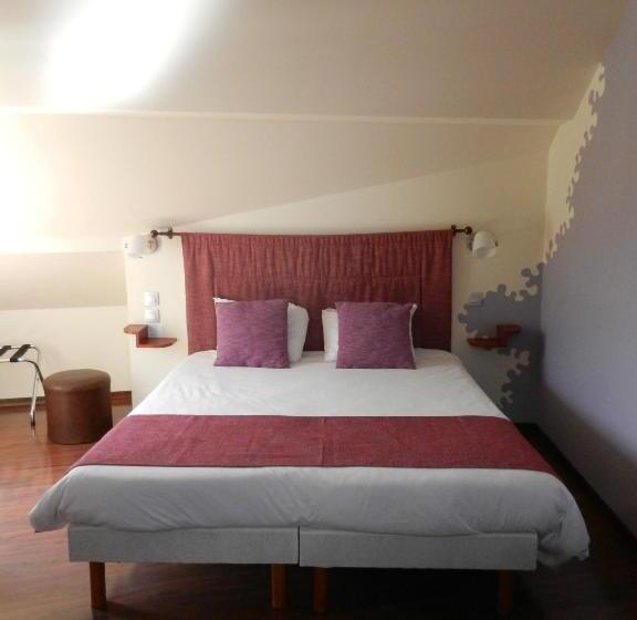 اتاق راحتی, L Hôtel De Chartres