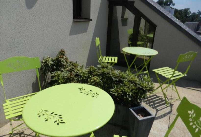 اتاق راحتی, L Hôtel De Chartres