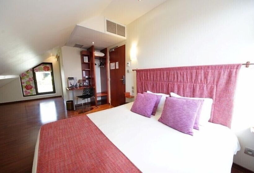 اتاق راحتی, L Hôtel De Chartres