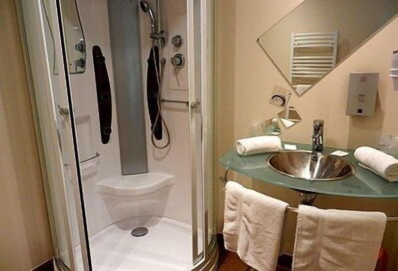 اتاق راحتی, L Hôtel De Chartres
