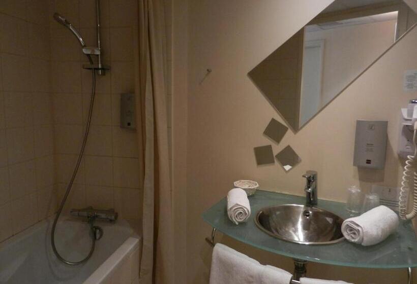 اتاق راحتی, L Hôtel De Chartres