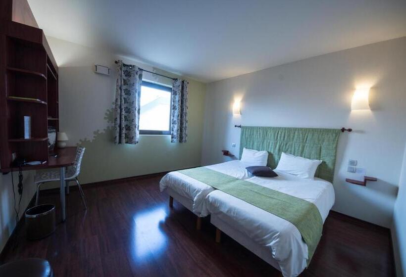 اتاق راحتی, L Hôtel De Chartres