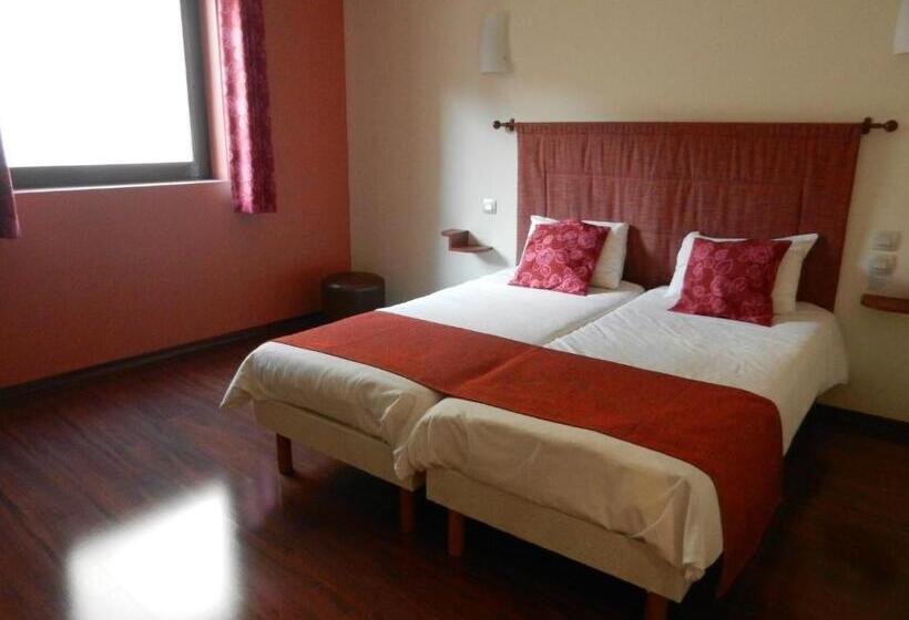 اتاق راحتی, L Hôtel De Chartres