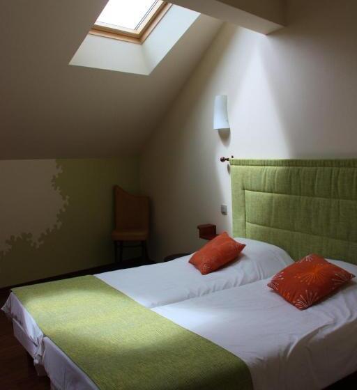 اتاق راحتی, L Hôtel De Chartres