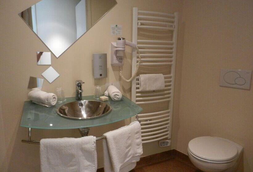 اتاق راحتی, L Hôtel De Chartres