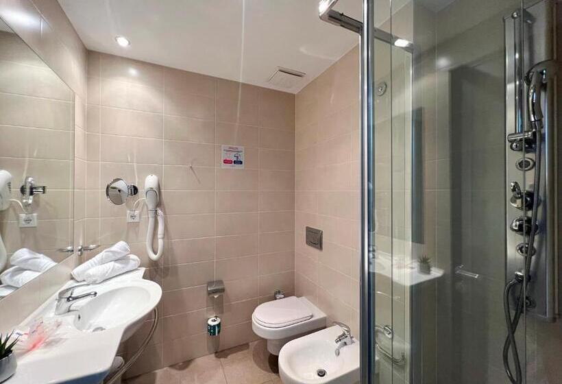 Номер Deluxe Вид на Озеро, Village Bazzanega   Montagnoli Group