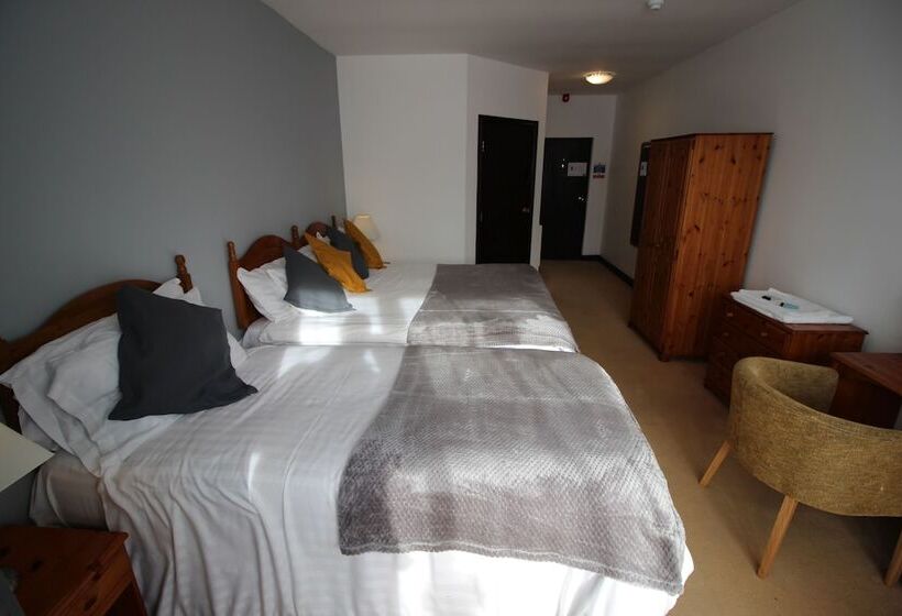 Семейный Номер, The Clee Hotel   Cleethorpes, Grimsby, Lincolnshire