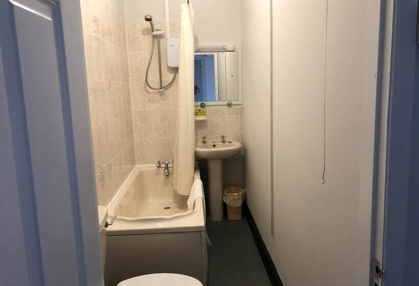 Семейный Номер, The Clee Hotel   Cleethorpes, Grimsby, Lincolnshire