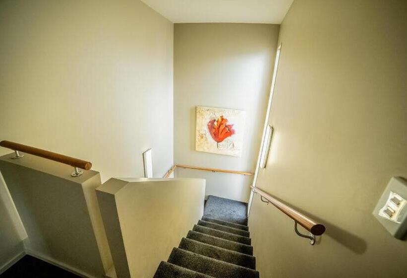 آپارتمان 4 خوابه, Airport Christchurch Motel