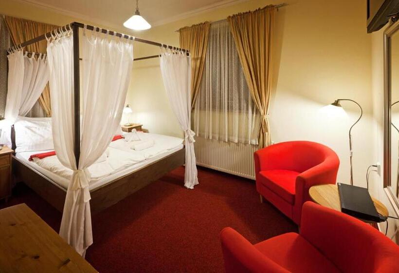 غرفة ديلوكس مزوَّدة بجاكوزي, Pytloun Self Check In Hotel Liberec