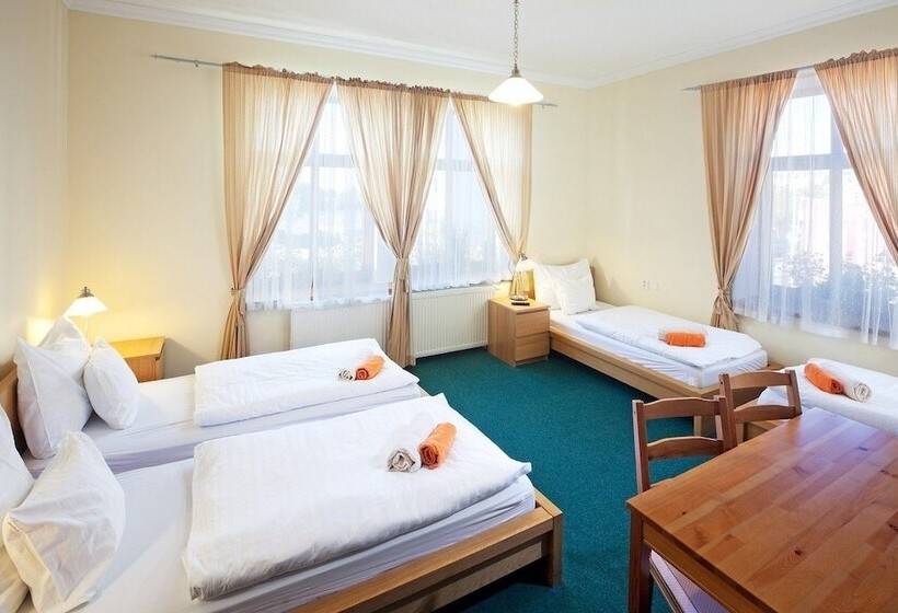 إستديو عائلى, Pytloun Self Check In Hotel Liberec