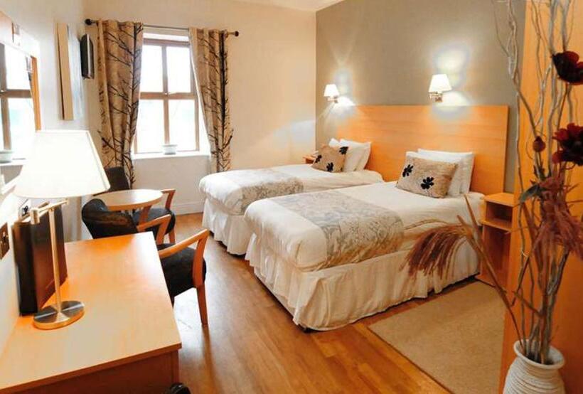 اتاق استاندارد, The Coach House