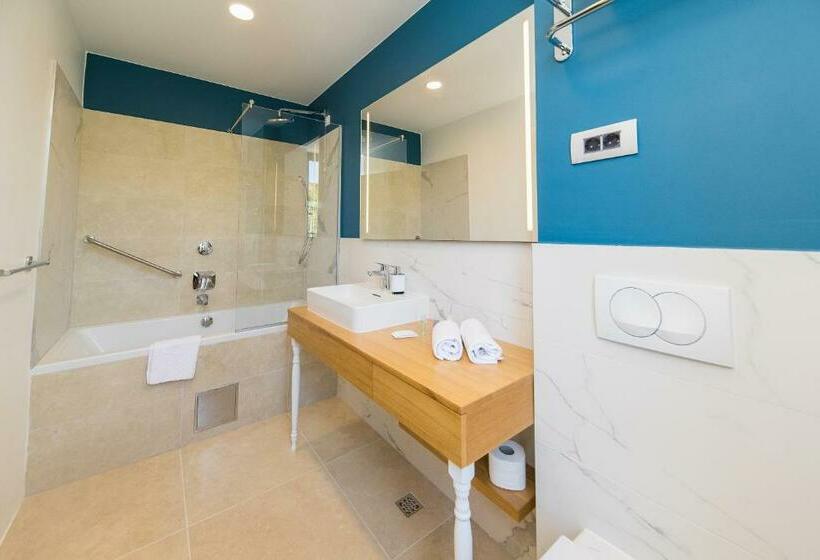 Номер Стандарт с Балконом, Boutique Hotel Esplanade
