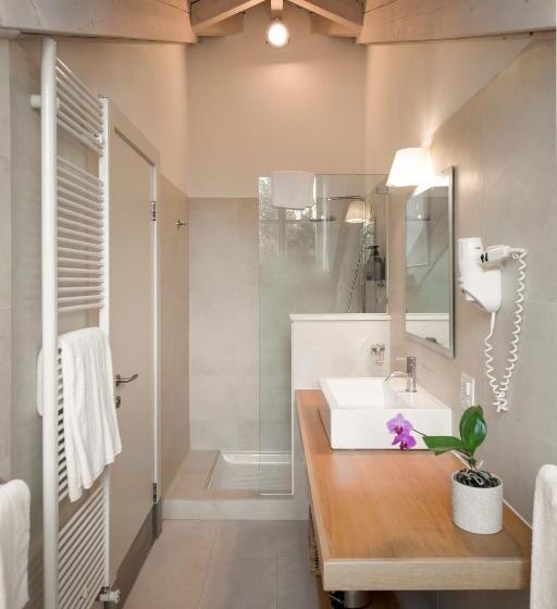 اتاق لوکس, Art Hotel Varese